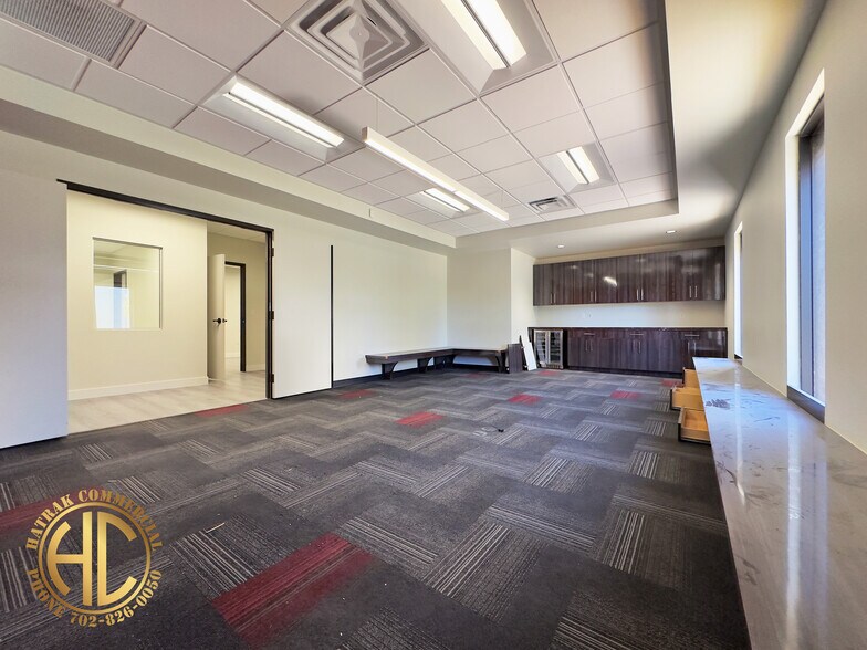 More Photos Of 530 S 6th St, Las Vegas Office For Sale