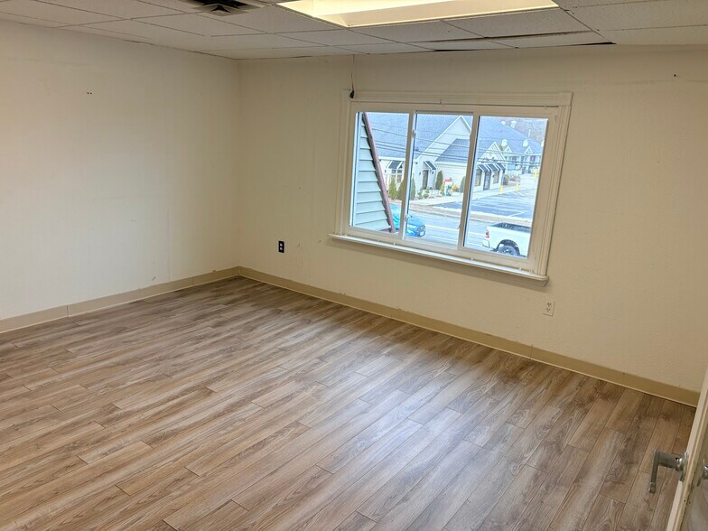 More Photos Of 1875 Main St, Tewksbury Storefront For Lease