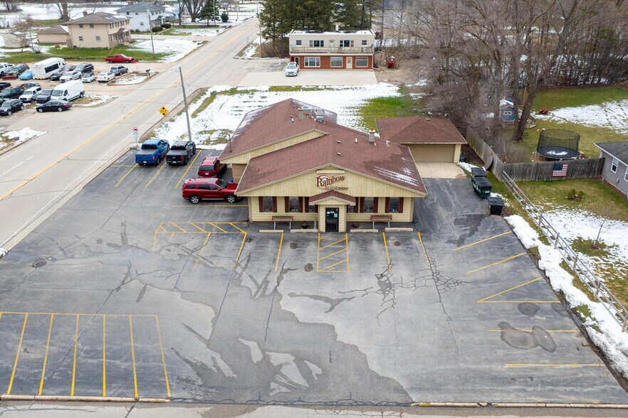 More Photos Of 6290 S Martin Rd, New Berlin Restaurant For Sale