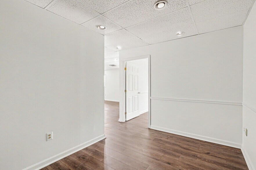 More Photos Of 10875 Main St, Fairfax Medical For Sale