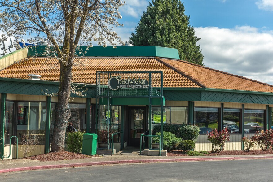 More Photos Of 2300 Biddle Rd, Medford Hotel For Sale