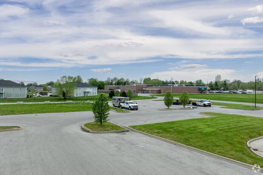 More Photos Of 6300 Greenwood Rd, Louisville General Retail For Lease