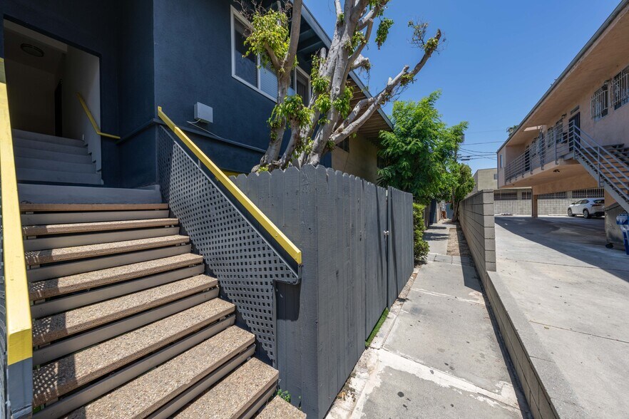 More Photos Of 3720 Midvale Ave, Los Angeles Apartments For Sale