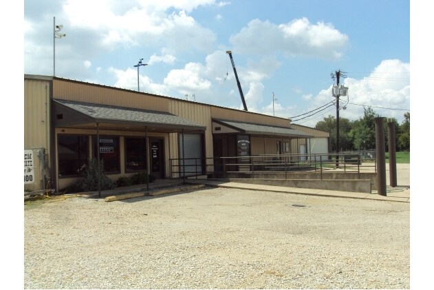 More Photos Of 640 E Highway 199, Springtown Warehouse For Lease