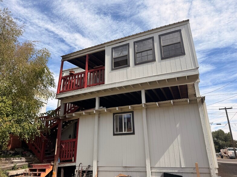 More Photos Of 1005 1st St, Moro Freestanding For Sale