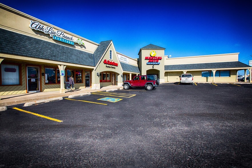 More Photos Of 9100 N Garnett Rd, Owasso Unknown For Lease