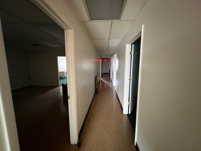 More Photos Of 625 8th St, Huntington Office For Lease