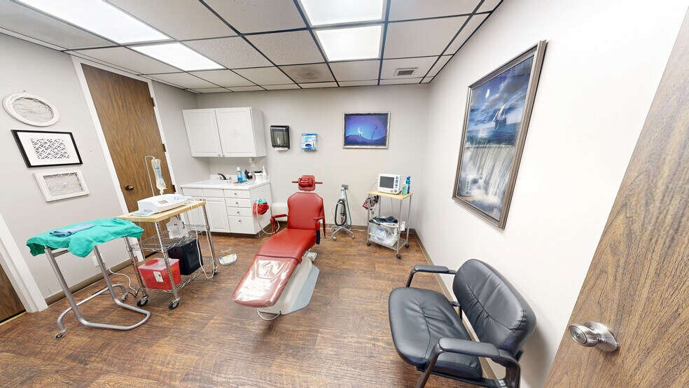 More Photos Of 2025 N Green Acres Rd, Fayetteville Medical For Sale