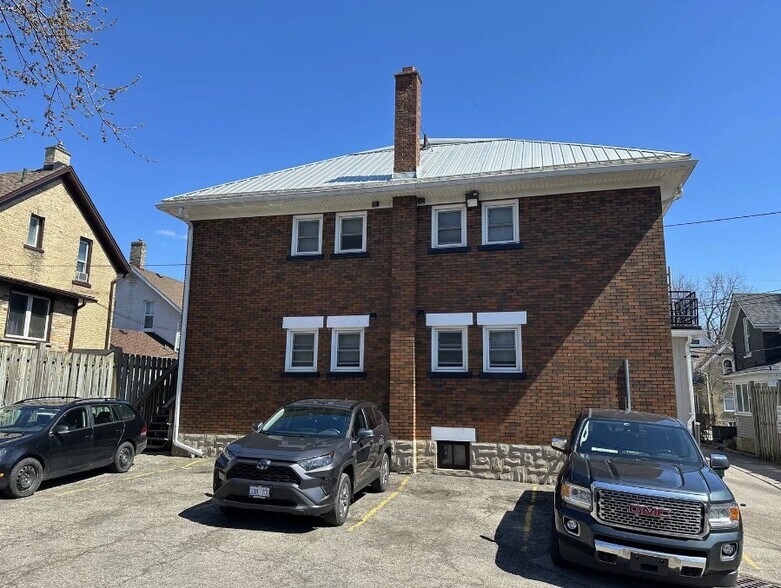 More Photos Of 58 Madison Av N, Kitchener Apartments For Sale