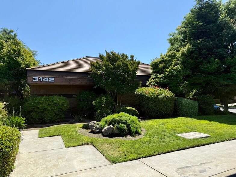 Primary Photo Of 3142 Willow Ave, Clovis Office For Lease