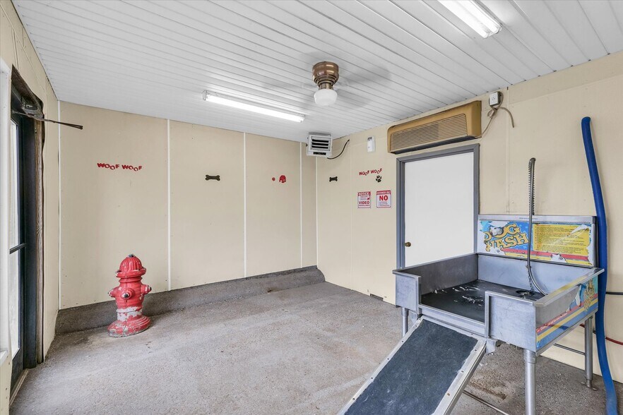 More Photos Of 110 W Lincoln Ave, Charleston Carwash For Sale
