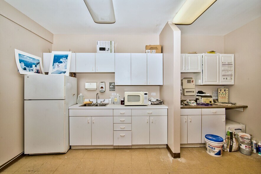 More Photos Of 6444 N Central Ave, Chicago Office For Sale