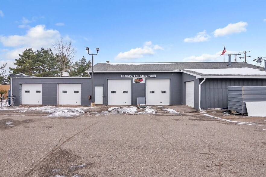 More Photos Of 9846 E Grand River Ave, Brighton Service For Sale