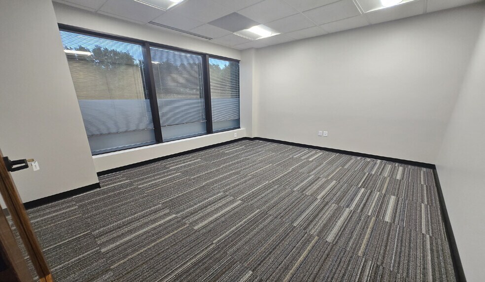More Photos Of 7100 Northland Cir N, Brooklyn Park Office For Lease