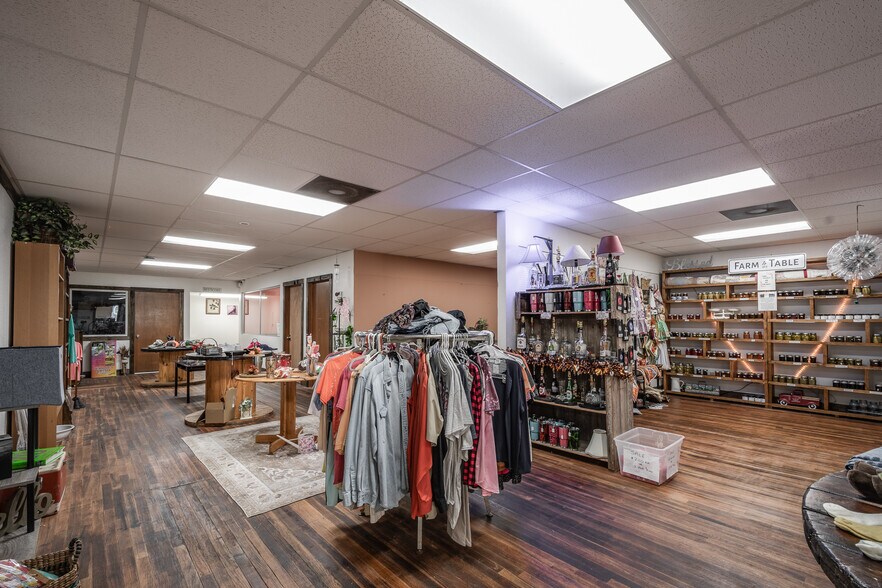 More Photos Of 318 N Washington Ave, Livingston General Retail For Sale