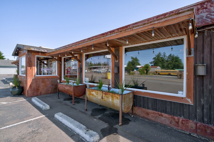 More Photos Of 780-782 US 101, Chinook Restaurant For Sale