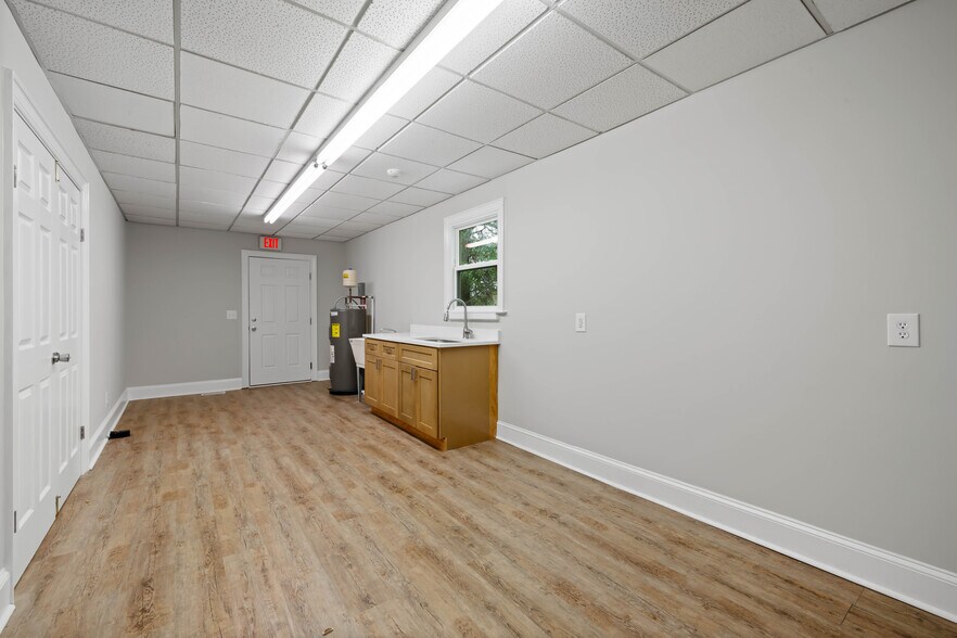 More Photos Of 504 W Broad St, Dunn Office For Sale