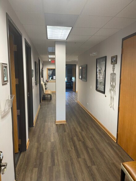 More Photos Of 301 S County Farm Rd, Wheaton Medical For Lease