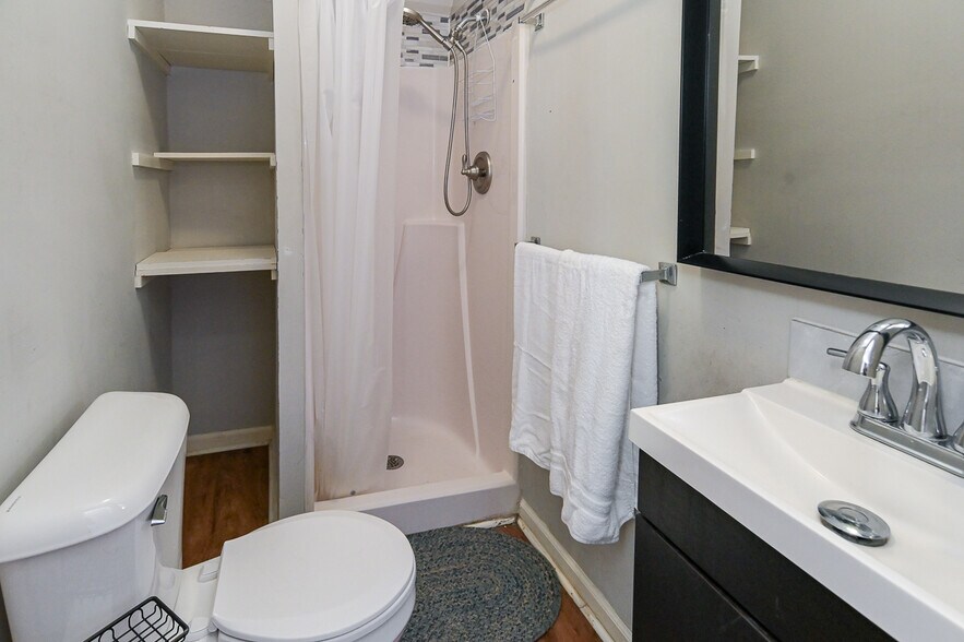 More Photos Of 799 Whitthorne St, Shelbyville Hospitality For Sale