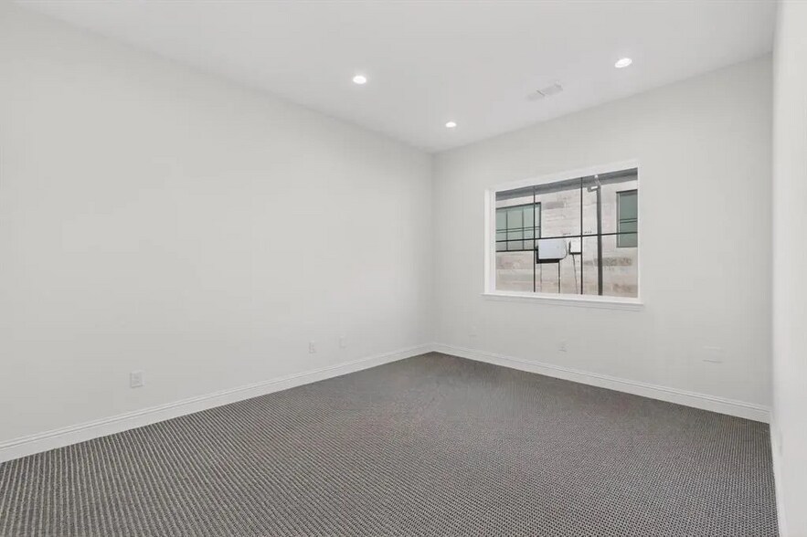 More Photos Of 3951 Alma Rd, McKinney Office For Lease