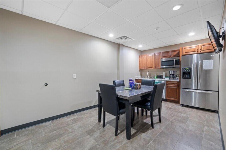 More Photos Of 100 E Broadway St, Council Bluffs Office For Sale