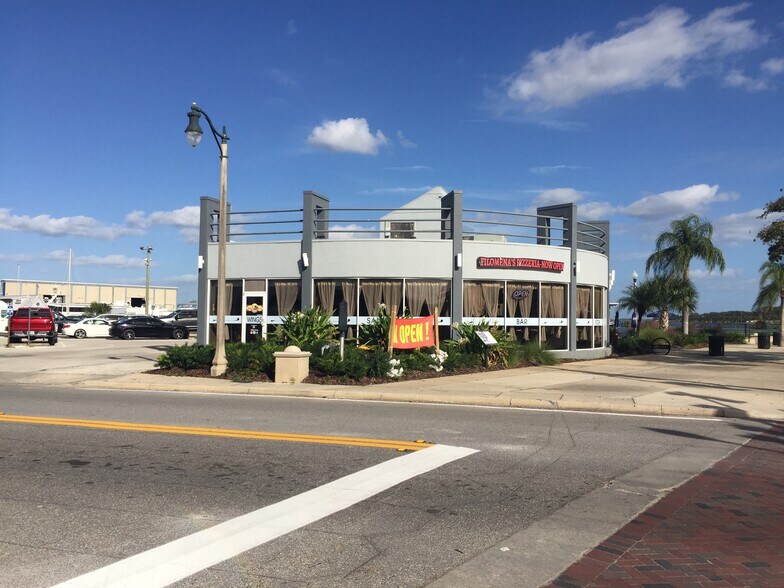 More Photos Of 350 E Seminole Blvd, Sanford Freestanding For Sale
