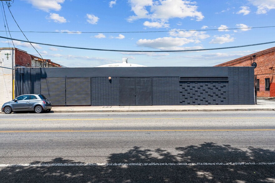 More Photos Of 3301 Maple Ave, Los Angeles Unknown For Lease