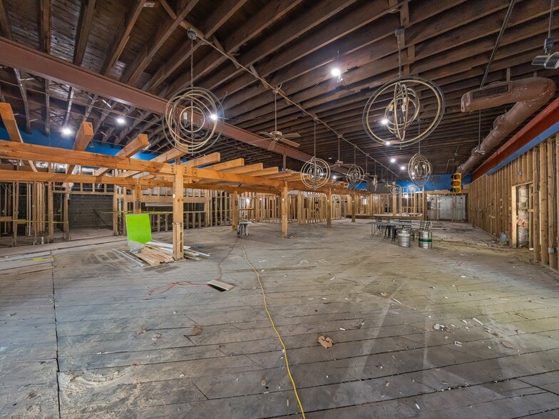 More Photos Of 10 Biltmore Plz, Asheville Restaurant For Lease