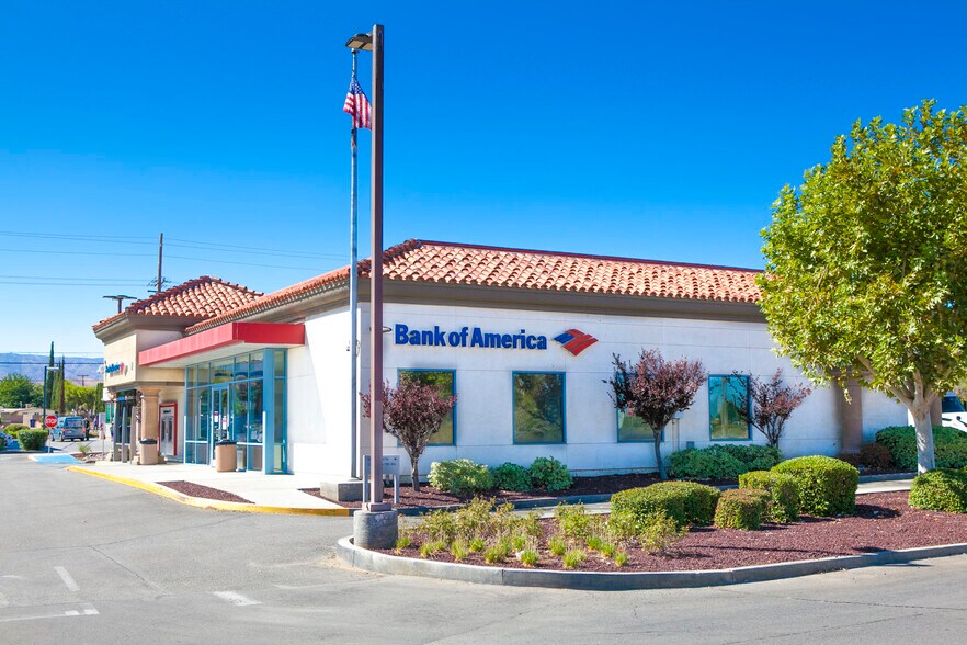 More Photos Of 4165 W Avenue L, Lancaster Bank For Sale