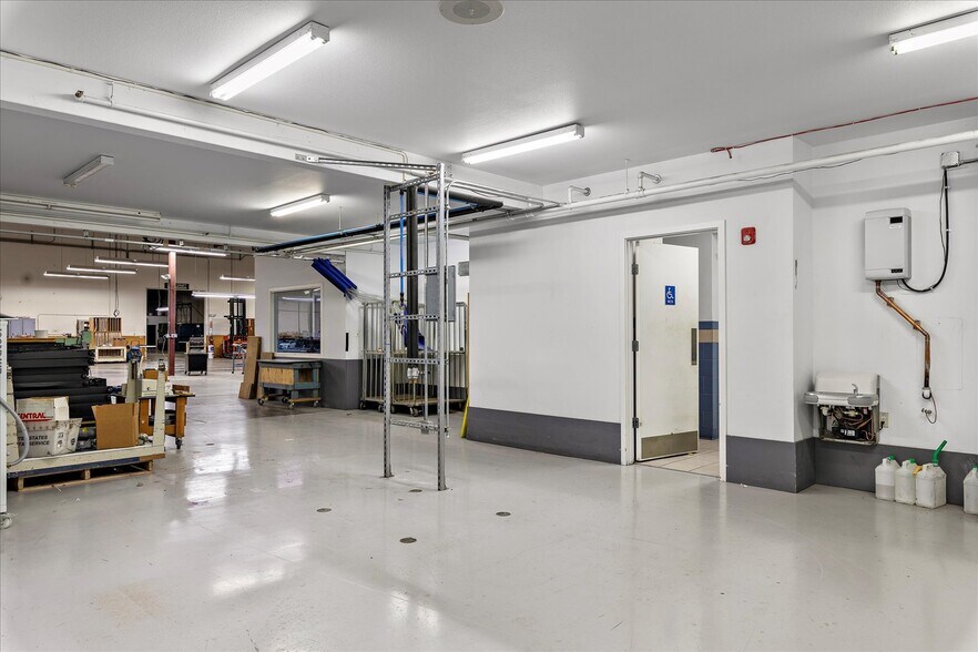 More Photos Of 21021 66th Ave W, Lynnwood Manufacturing For Sale