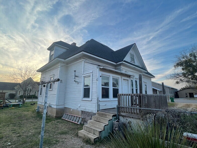 More Photos Of 215 W Main St, Lometa Specialty For Sale