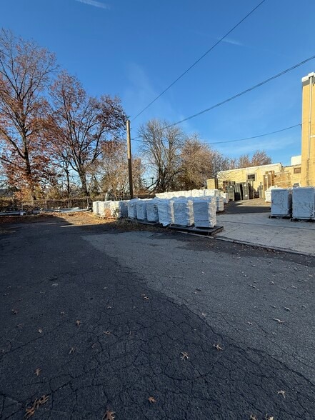 More Photos Of 27 Selvage St, Irvington Warehouse For Lease