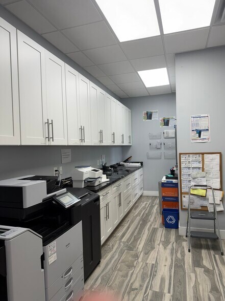 More Photos Of 1391 Sawgrass Corporate Pky, Sunrise Office For Sale