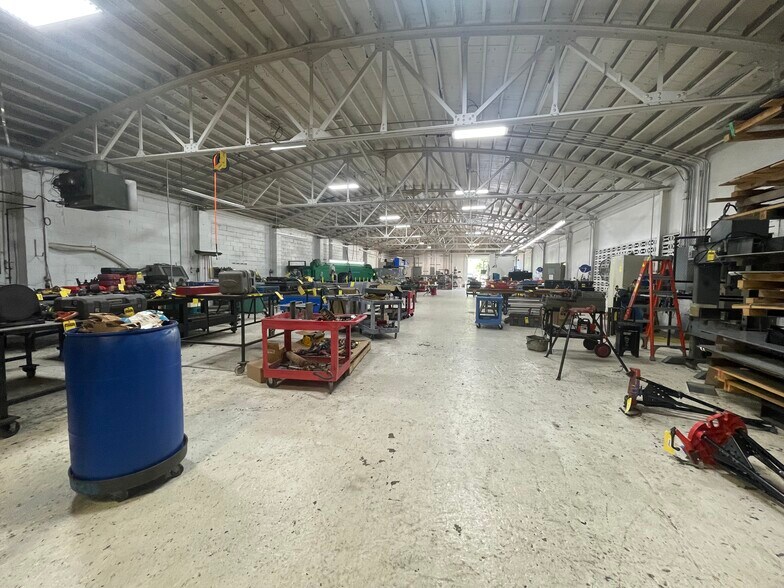More Photos Of 3209 S Church St, Rocky Mount Warehouse For Lease
