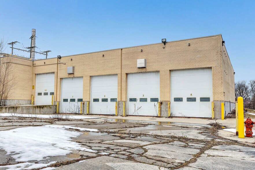 More Photos Of 305 S Wall St, Denmark Industrial For Sale