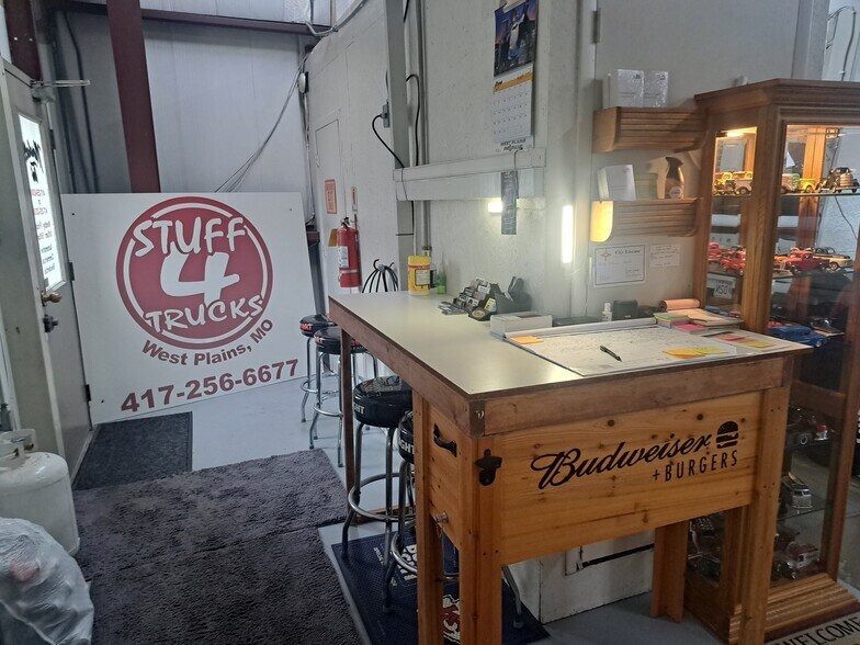 More Photos Of 4602 N US Highway 63, West Plains Flex For Sale