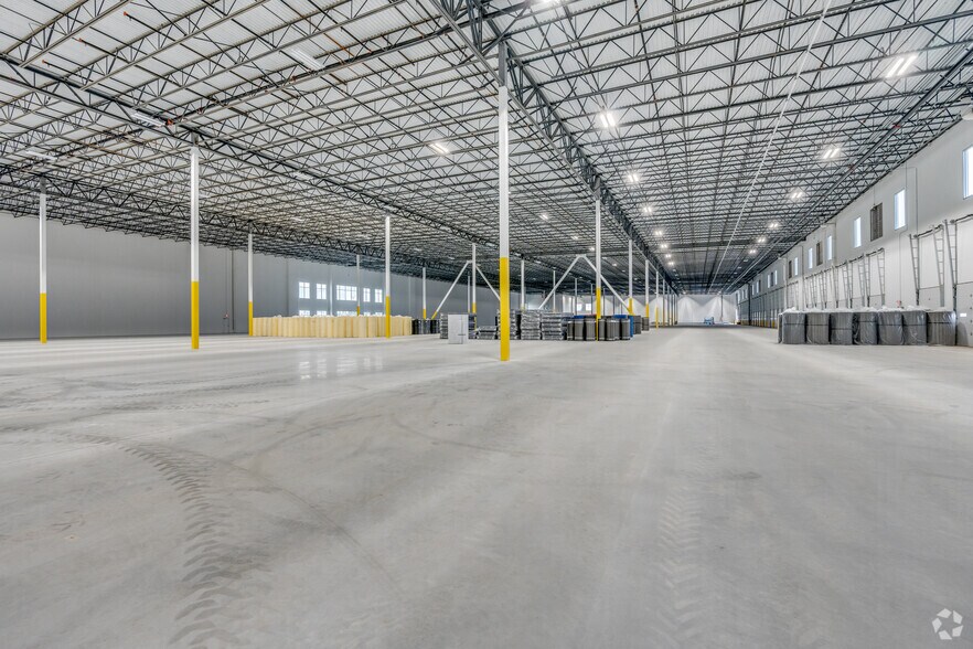 More Photos Of 1021 Everman Pky, Fort Worth Distribution For Lease