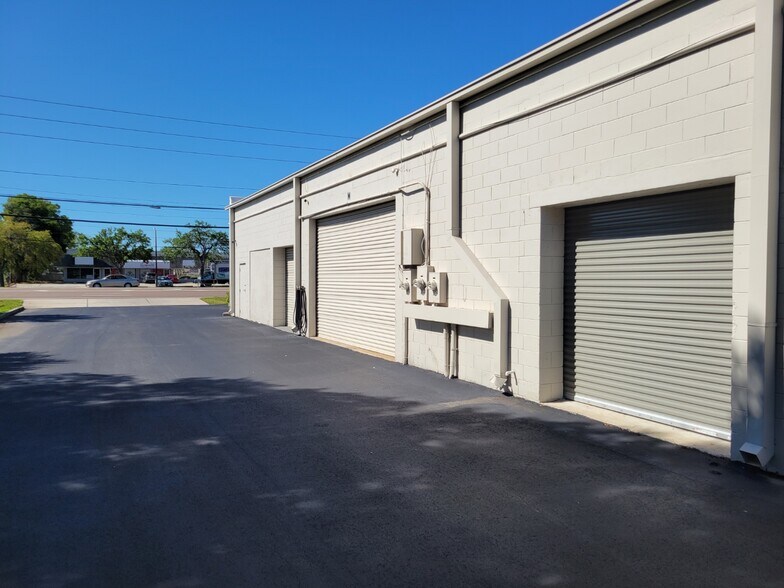 More Photos Of 9225 Ulmerton Rd, Largo Light Distribution For Lease