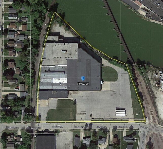 More Photos Of 206 Garfield Ave, Menasha Manufacturing For Sale