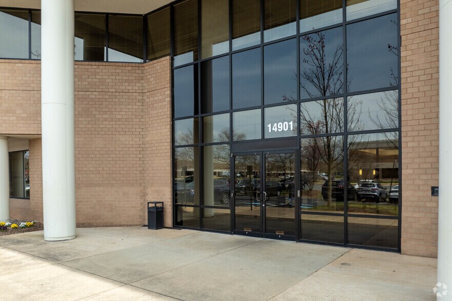 More Photos Of 14901 Bogle Dr, Chantilly Office For Lease