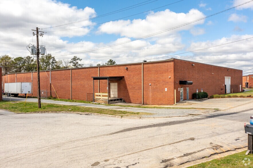 More Photos Of 3021 Olympic Industrial Dr SE, Smyrna Warehouse For Lease