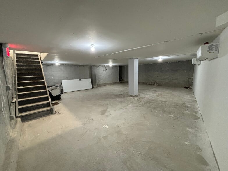 More Photos Of 1317 Myrtle Ave, Brooklyn Showroom For Lease