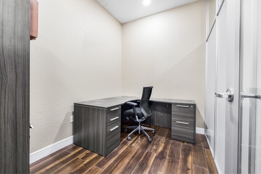 More Photos Of 3615 E Frontage Rd, Tampa Office Residential For Sale