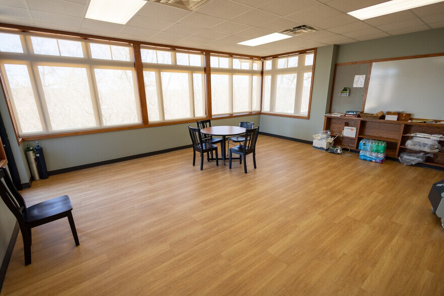 More Photos Of 1110 Oak Ridge Dr, Eau Claire Medical For Lease