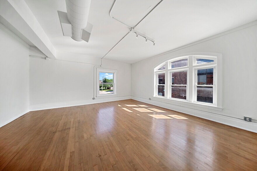 More Photos Of 2055 Gratiot Ave, Detroit Storefront Retail Office For Lease