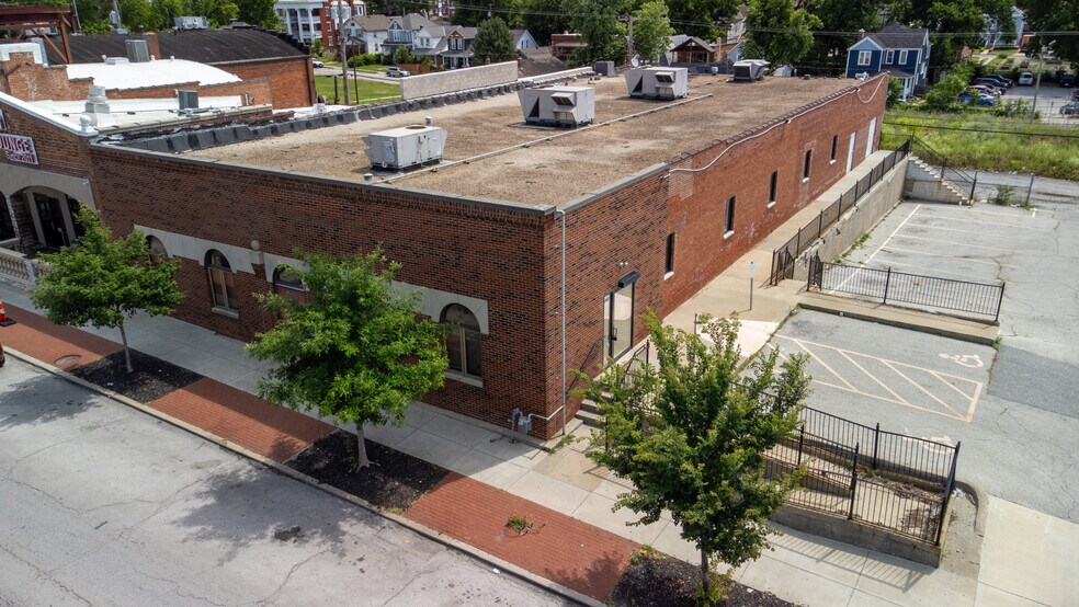 Primary Photo Of 3947 Broadway St, Kansas City Medical For Sale