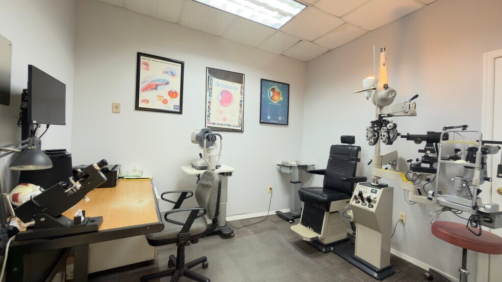 More Photos Of 6110 Bergenline Ave, West New York Storefront Retail Residential For Lease