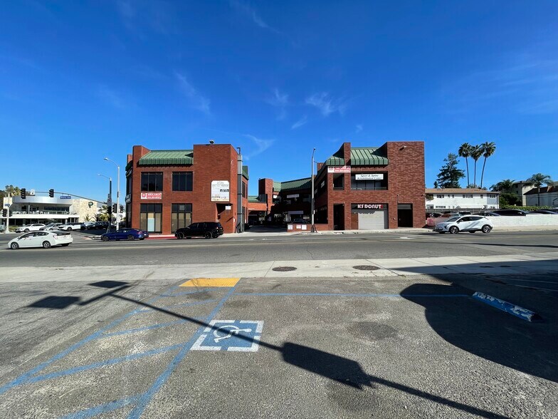 More Photos Of 14318-14394 Ventura Blvd, Sherman Oaks Unknown For Lease