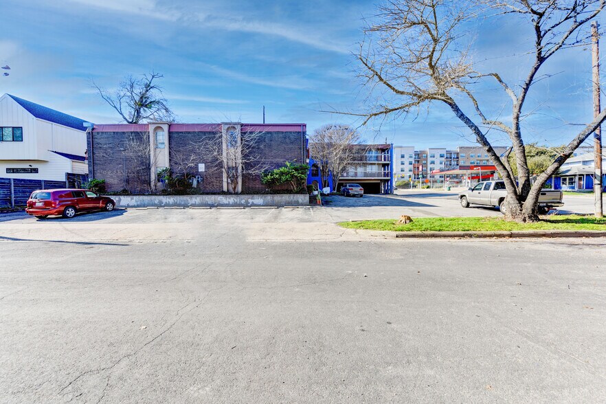 More Photos Of 701 W North Loop Blvd, Austin Apartments For Sale