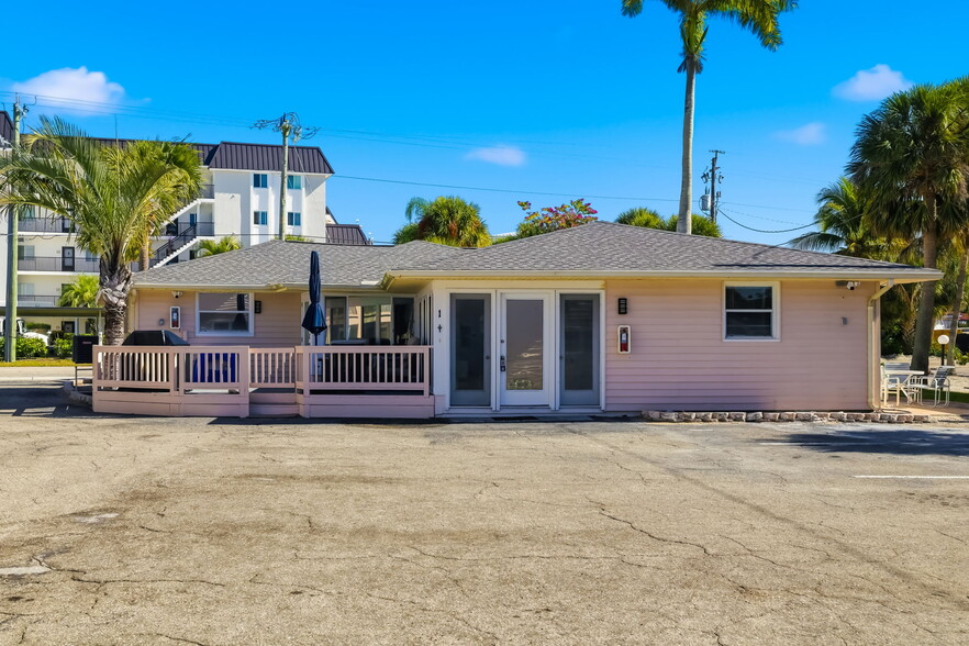 More Photos Of 9022 Midnight Pass Rd, Sarasota Apartments For Sale